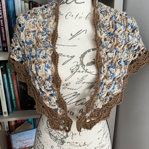 Lovely Hand Crocheted Shawl NWOT - Picture 3 of 10